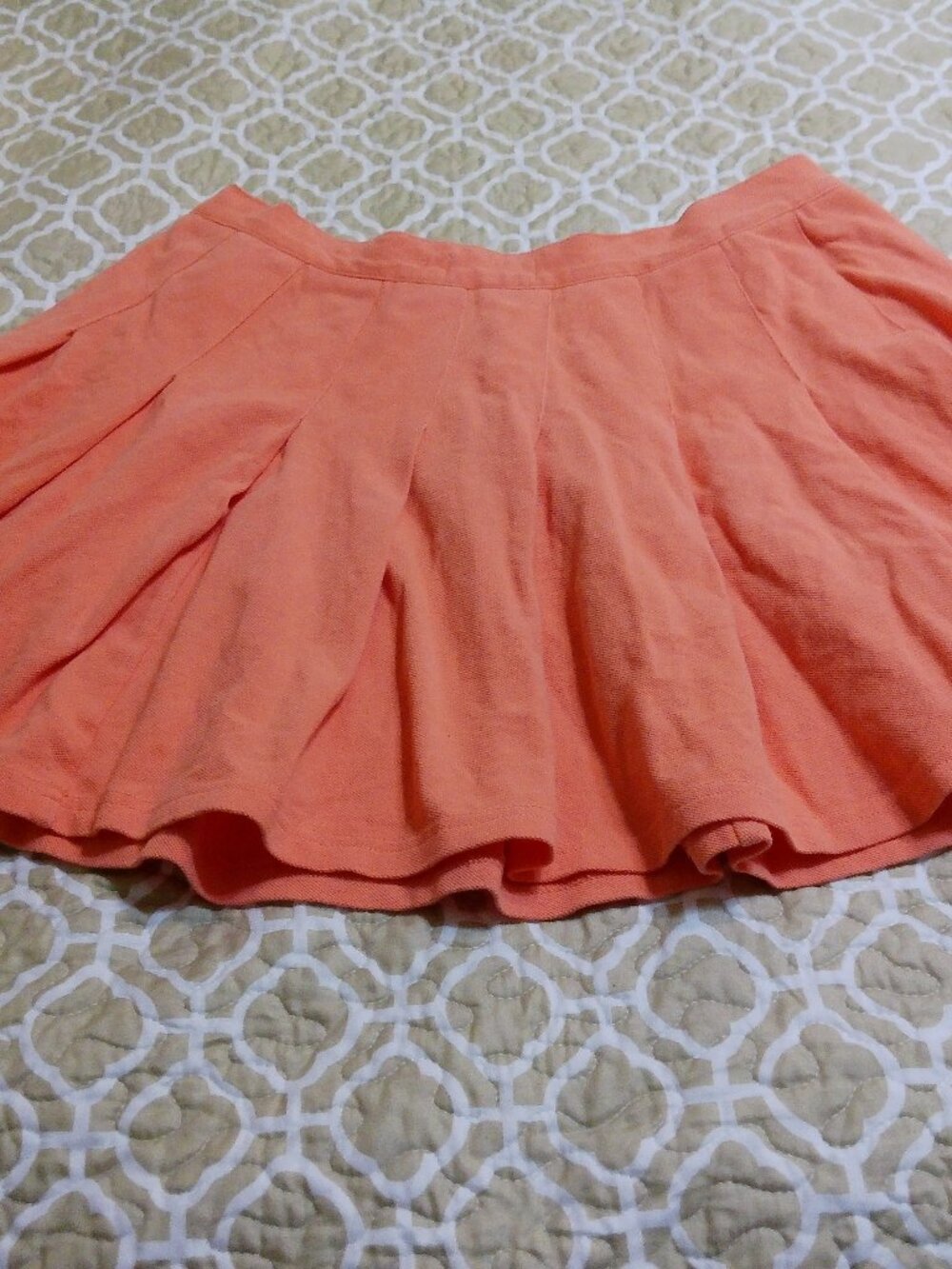 URBAN OUTFITTERS DUSTY PEACH PLEATED SKIRT SIZE LARGE GOOD CONDITION